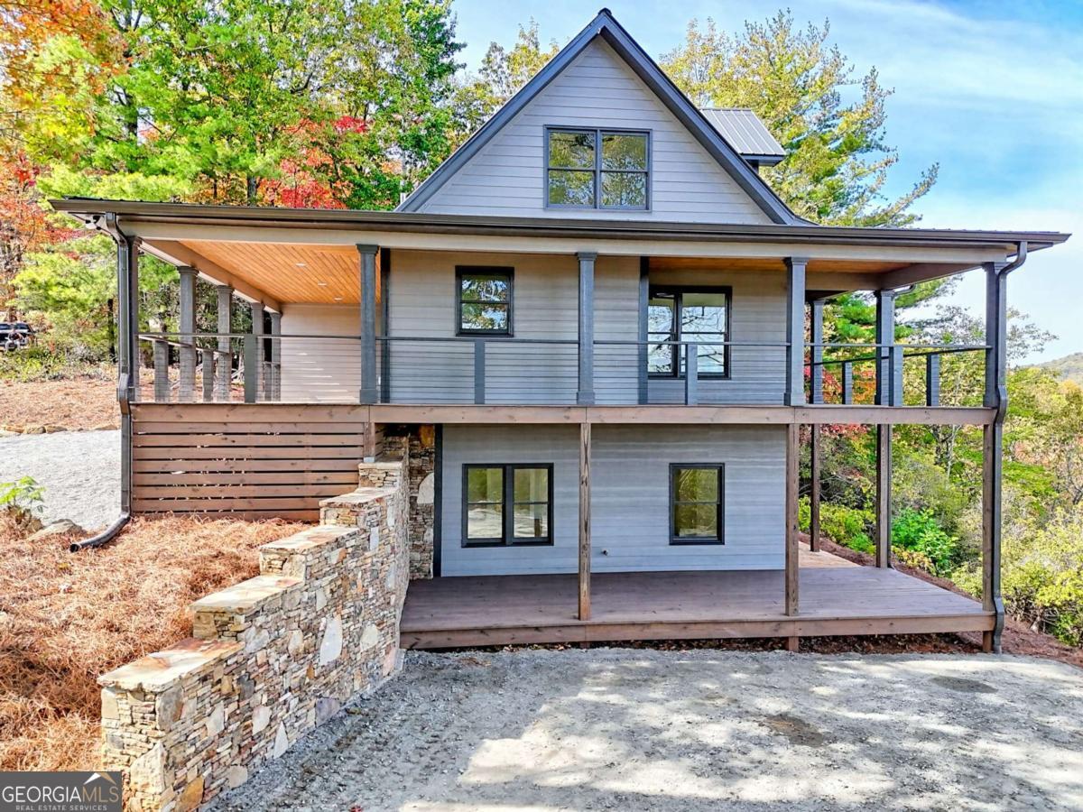556 Summer LN