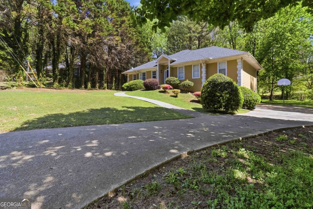 Photo of 720 Garr Circle SW, Atlanta, GA 30331 (MLS # 10729589)