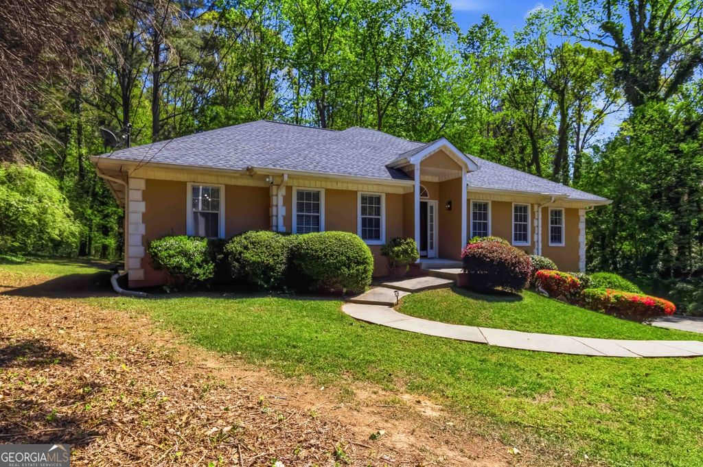 Photo of 720 Garr Circle SW, Atlanta, GA 30331 (MLS # 10729589)