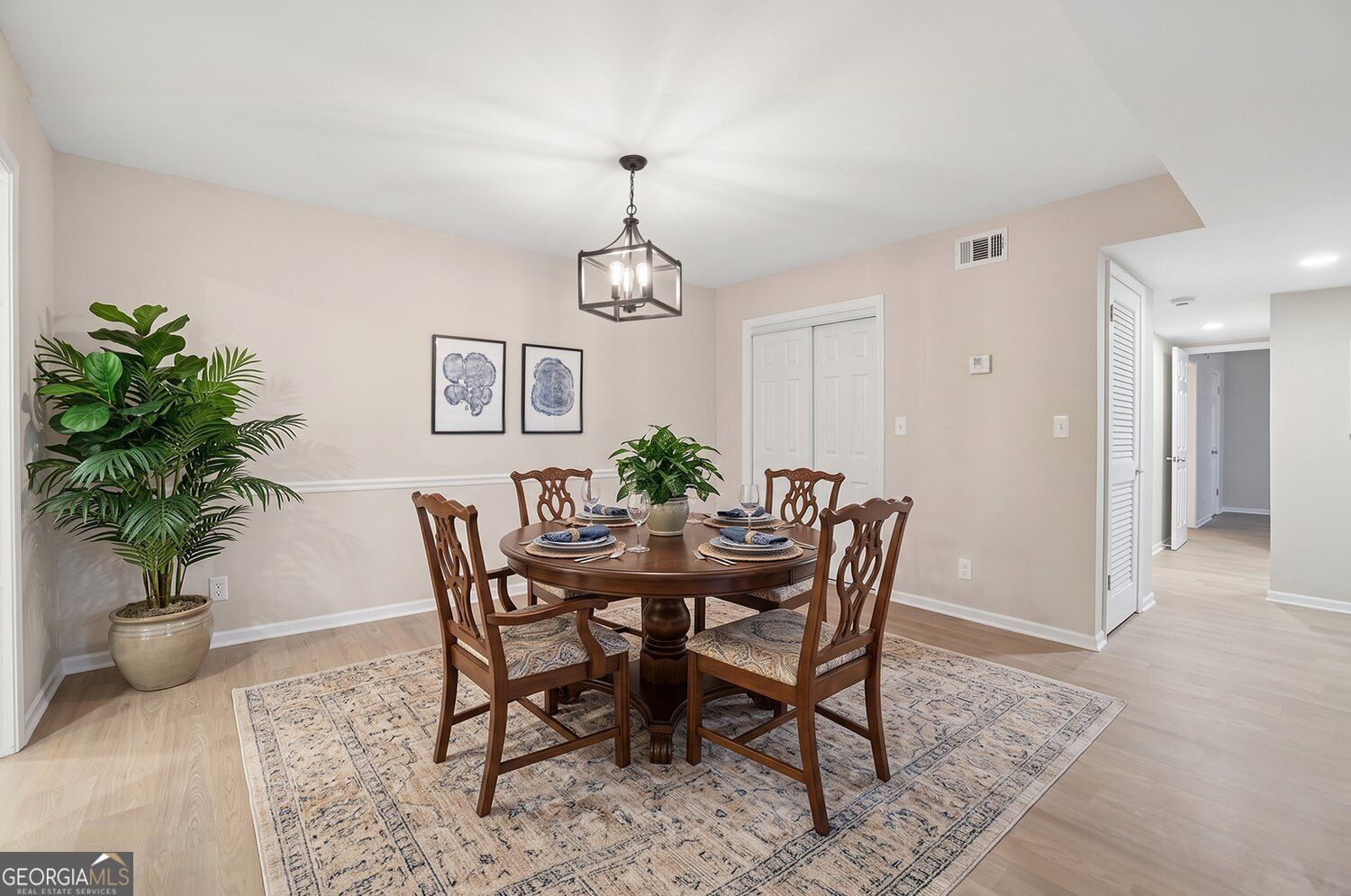 6851 Roswell RD F19
