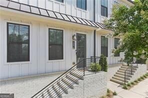 Photo of 990 Viney Way NW, Atlanta, GA 30318 (MLS # 10840356)