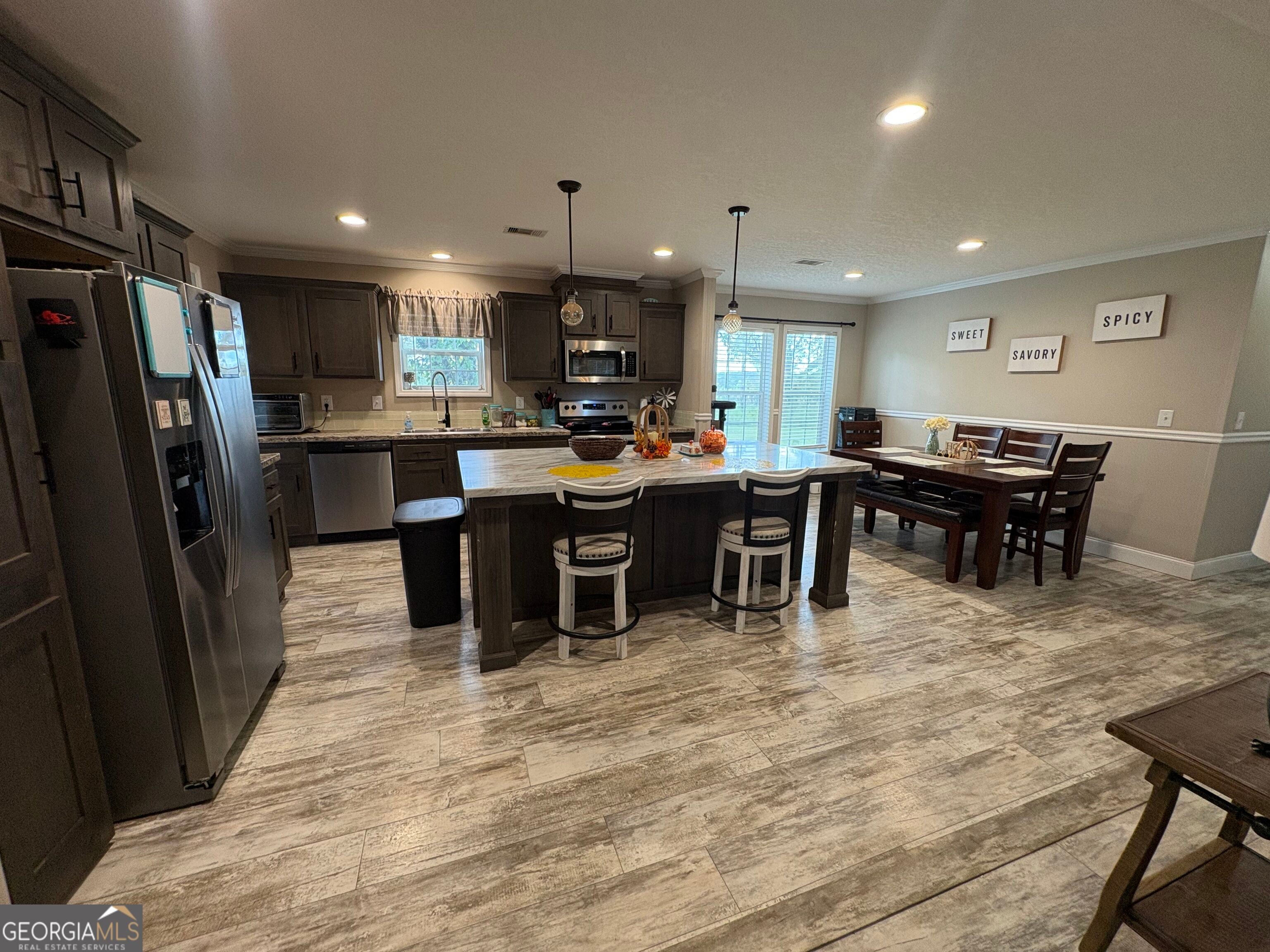 590 Bussell RD