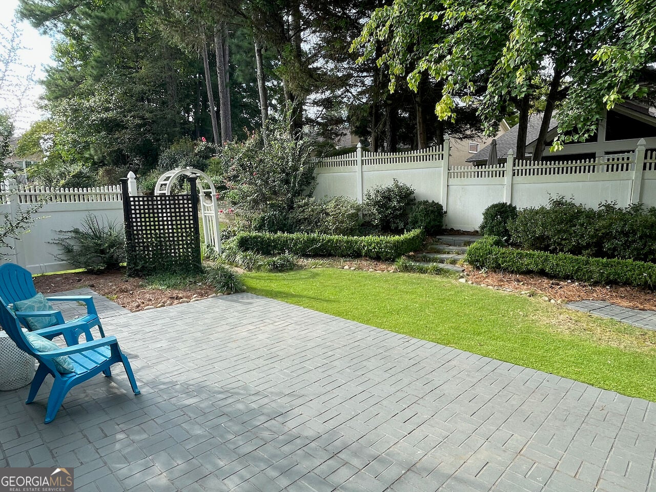 117 Masters DR N
