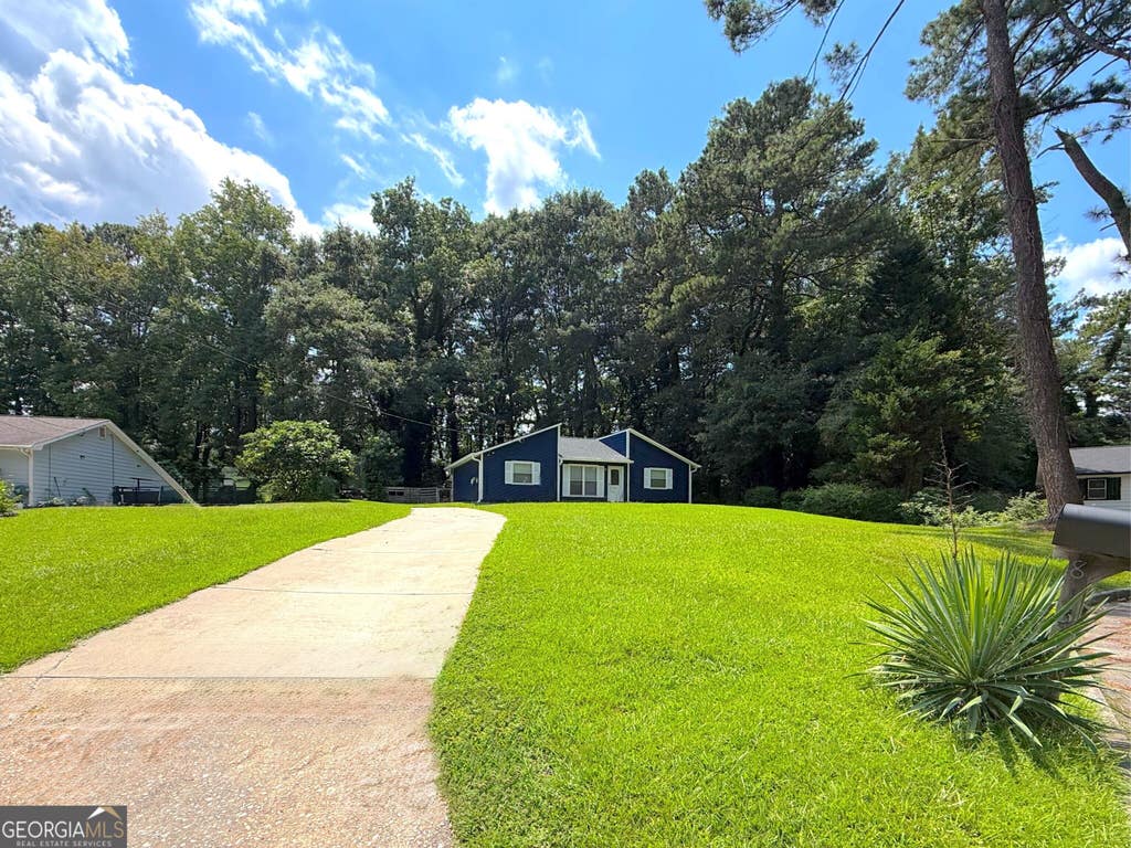 Photo of 813 Post Oak Circle, Lawrenceville, GA 30046 (MLS # 10813120)