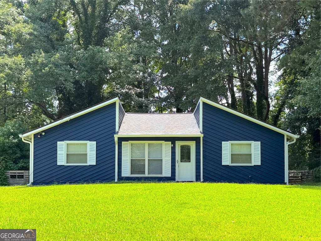 Photo of 813 Post Oak Circle, Lawrenceville, GA 30046 (MLS # 10813120)