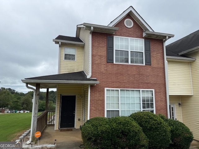 Stop the car! This 3 bedroom / 2.5 bath townhouse is move in ready and available immediately. This home comes with all stainless steel kitchen appliances. Carpet throughout the home with vinyl in the bathrooms and kitchen. Corner lot and at the front of the subdivision. Call today to preview.