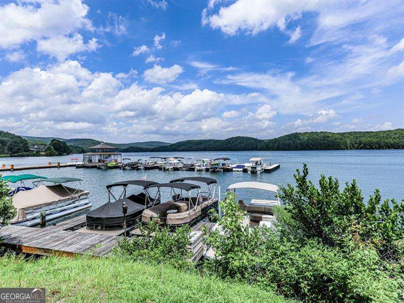273 Lakeside DR