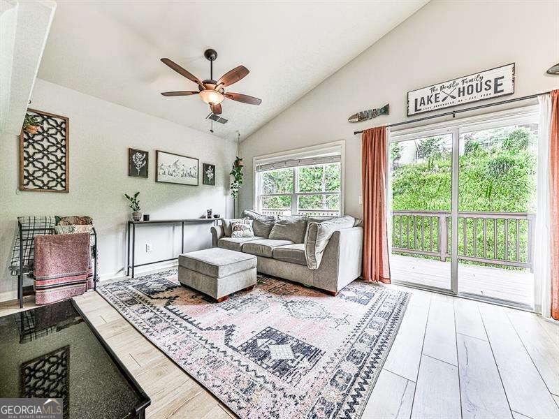 273 Lakeside DR