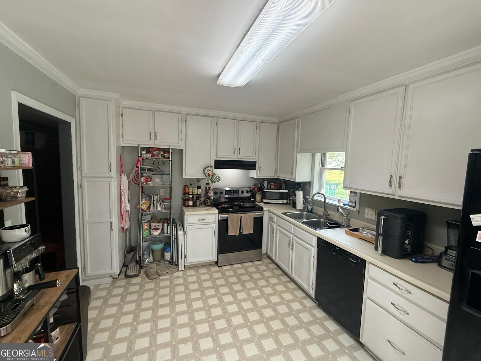 302 James PL