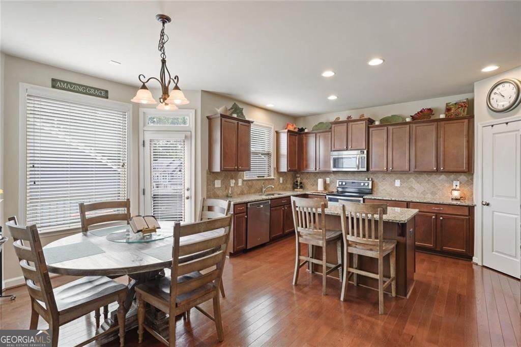 218 Ballymore LN