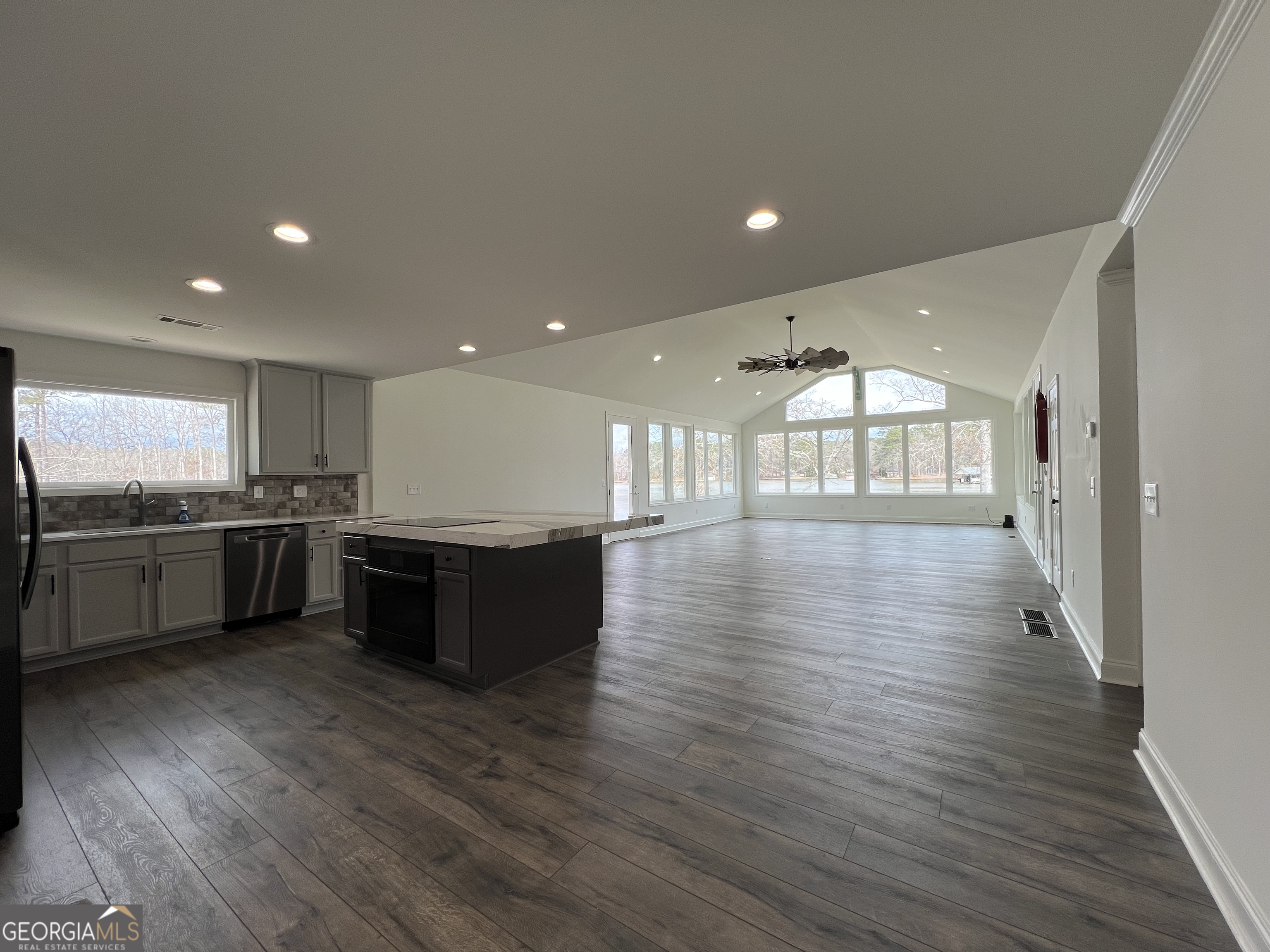 166 Montego Bay RD NW