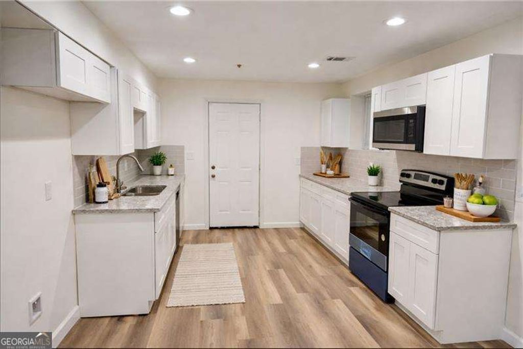 Photo of 1341 Pine Avenue, Atlanta, GA 30344 (MLS # 10729613)