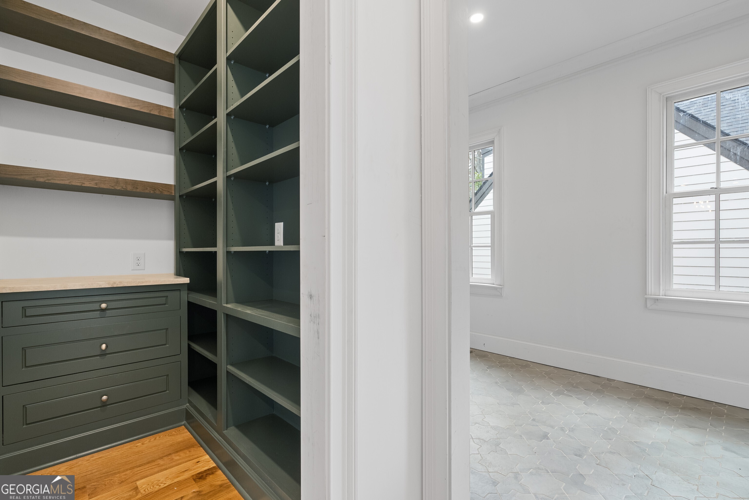 Atlanta, Georgia 30305, United States, 4 Bedrooms Bedrooms, ,5 BathroomsBathrooms,Residential,Active,83494