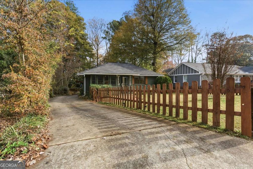 Photo of 873 Wayland Court SE, Smyrna, GA 30080 (MLS # 10648410)