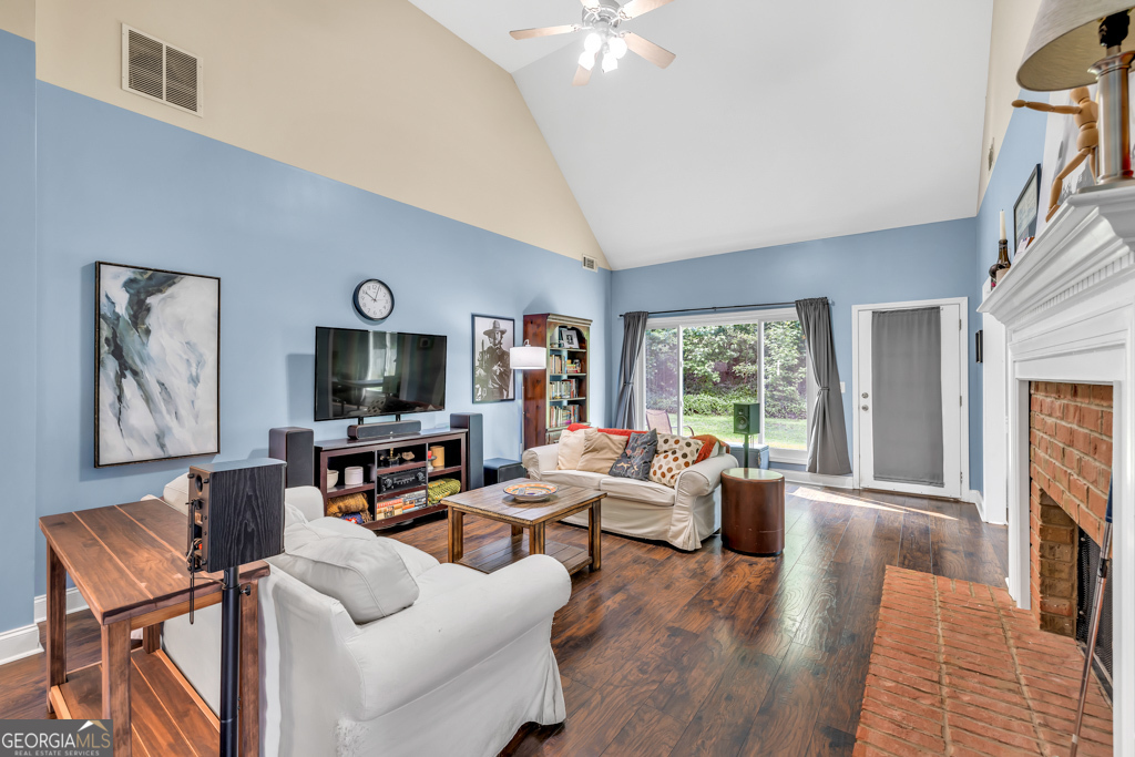 411 Redtail RD
