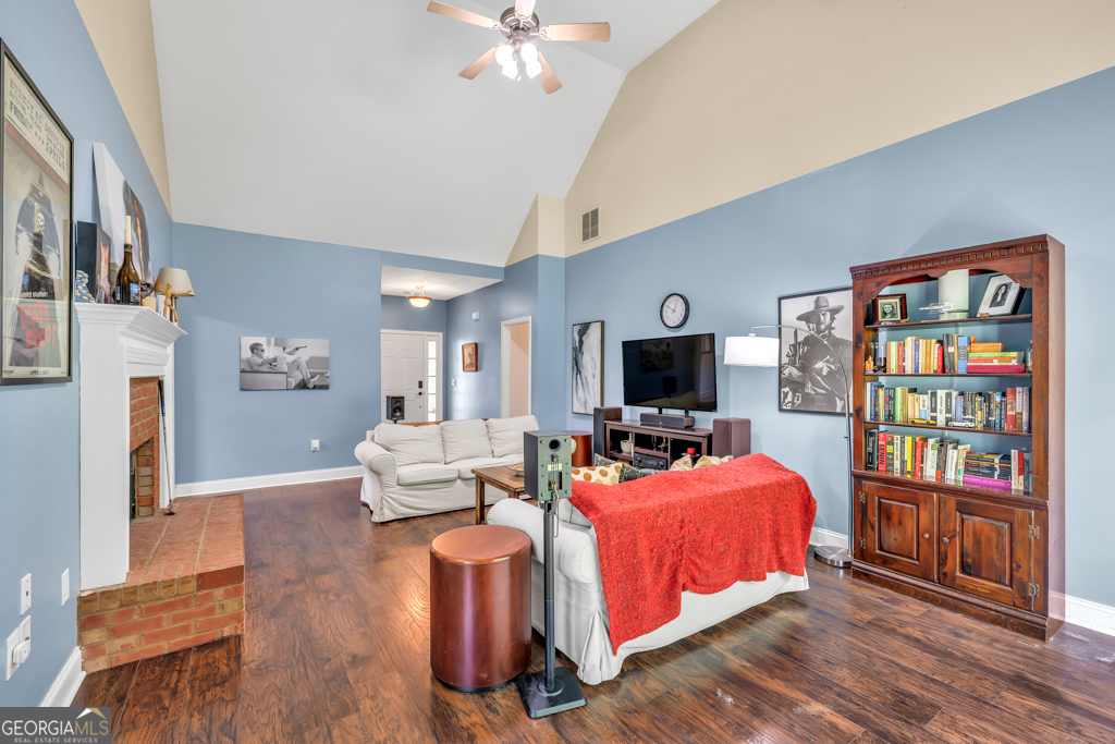 411 Redtail RD