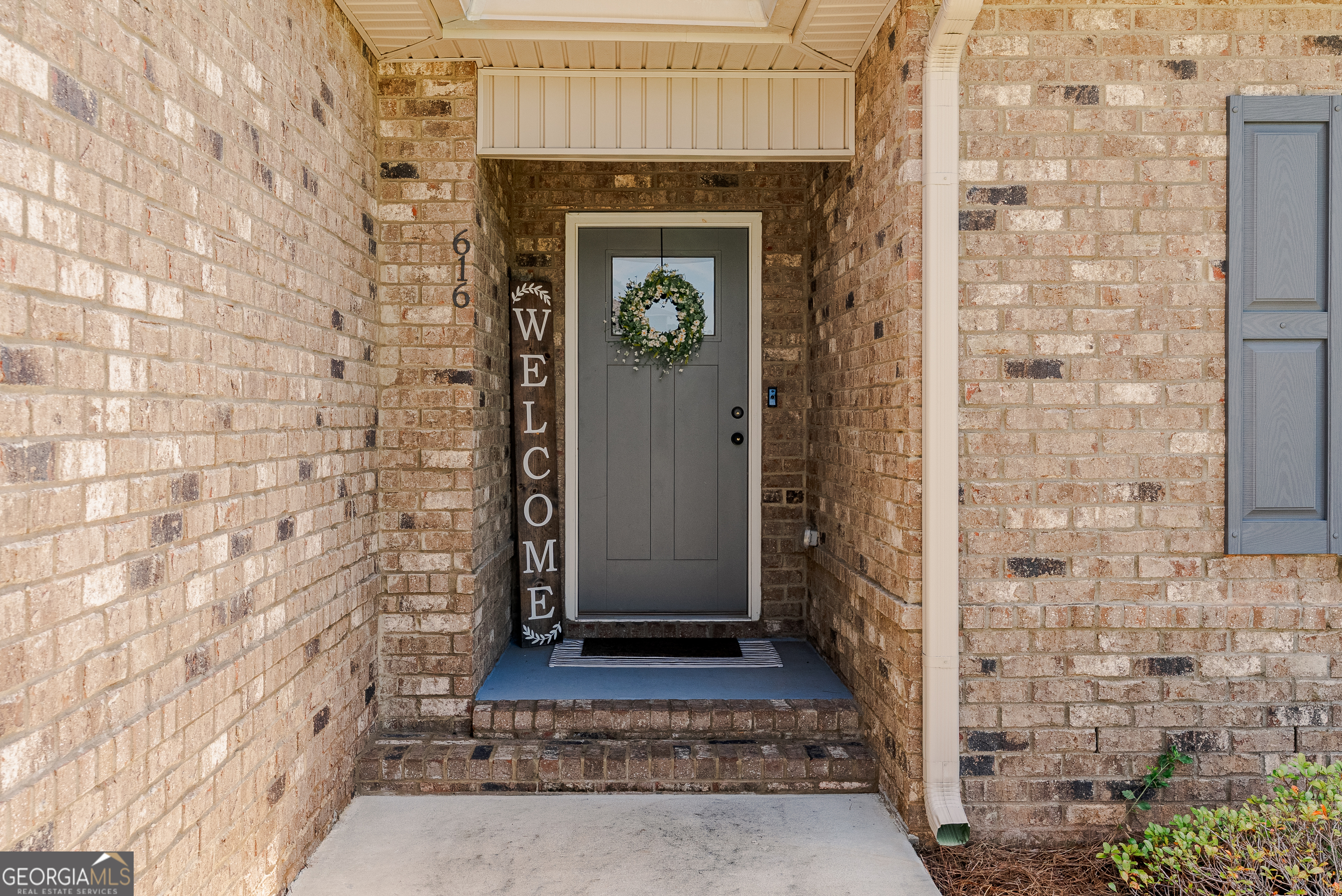 616 Woods Edge WAY