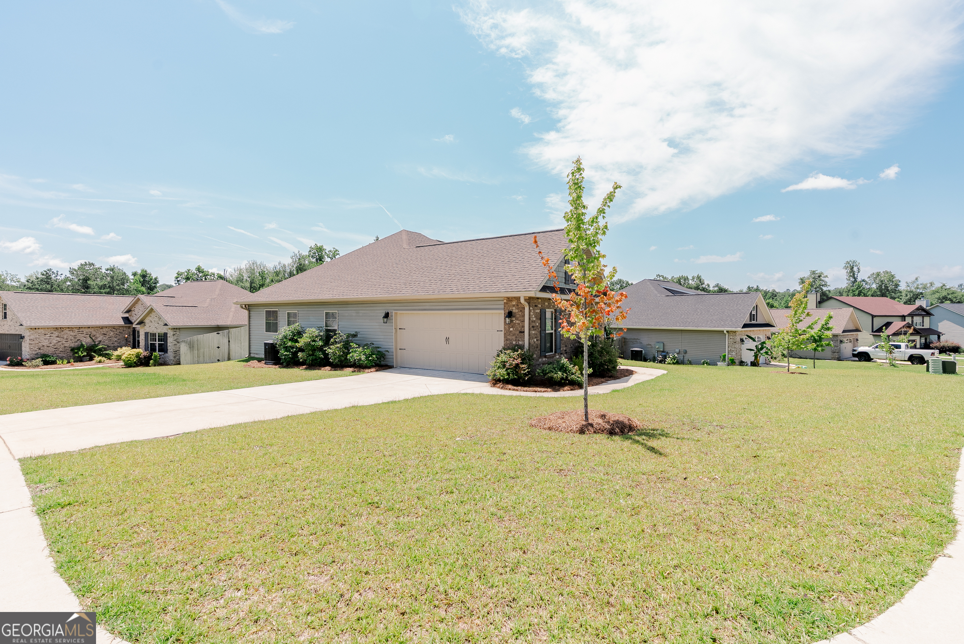 616 Woods Edge WAY