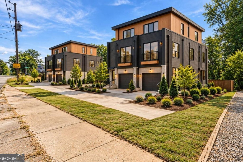 Photo of 717 Pryor Street SW, Atlanta, GA 30315 (MLS # 10868642)