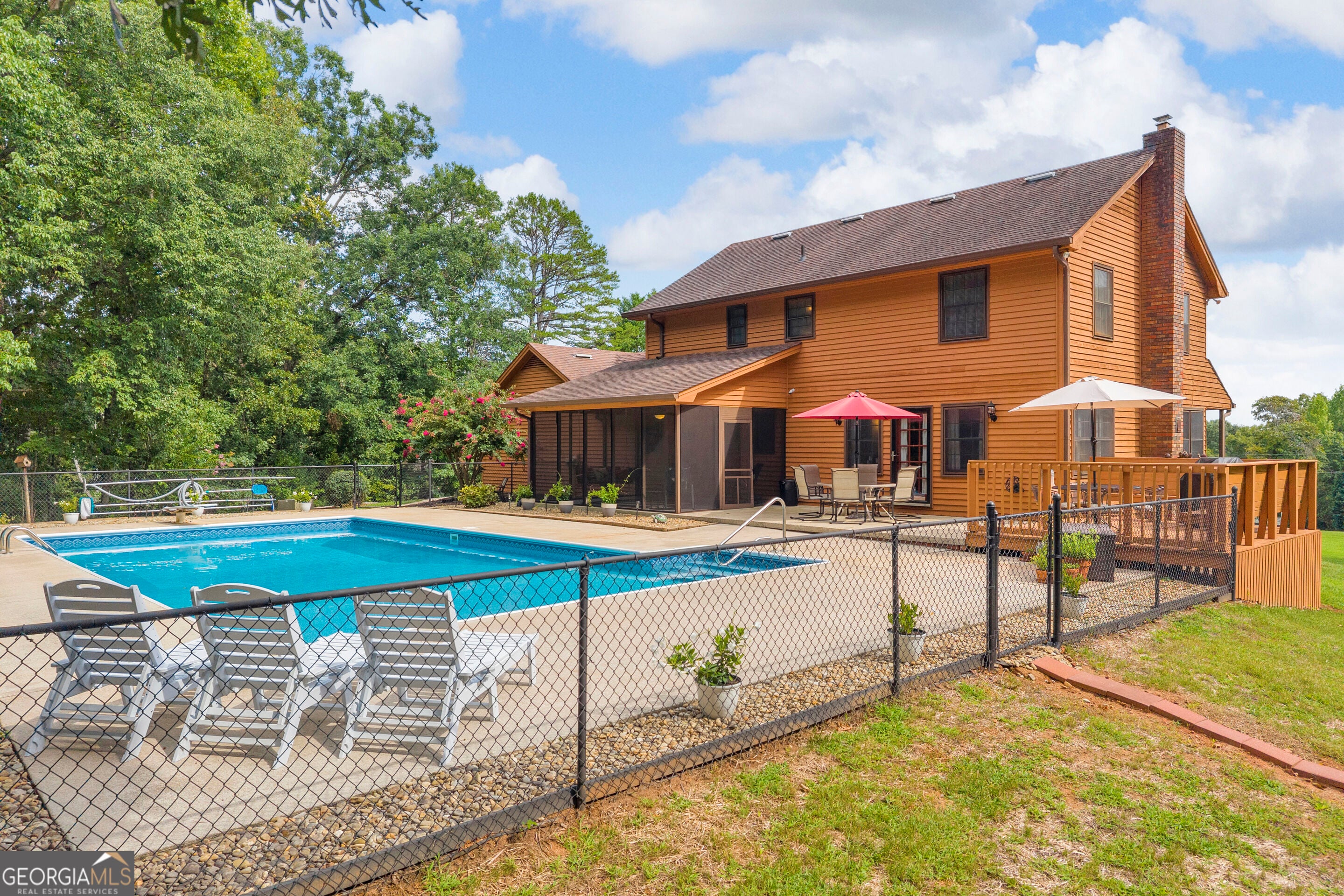 113 Cherokee Hills LN