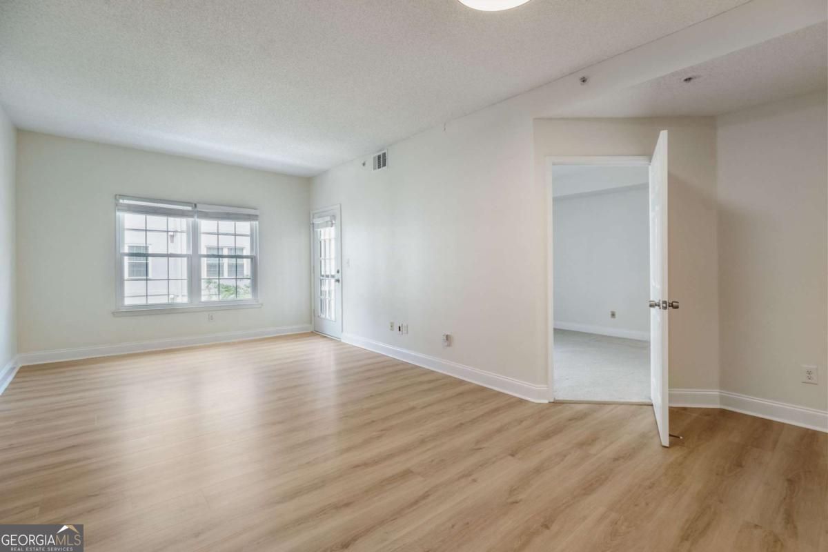 1075 Peachtree WALK NE A301