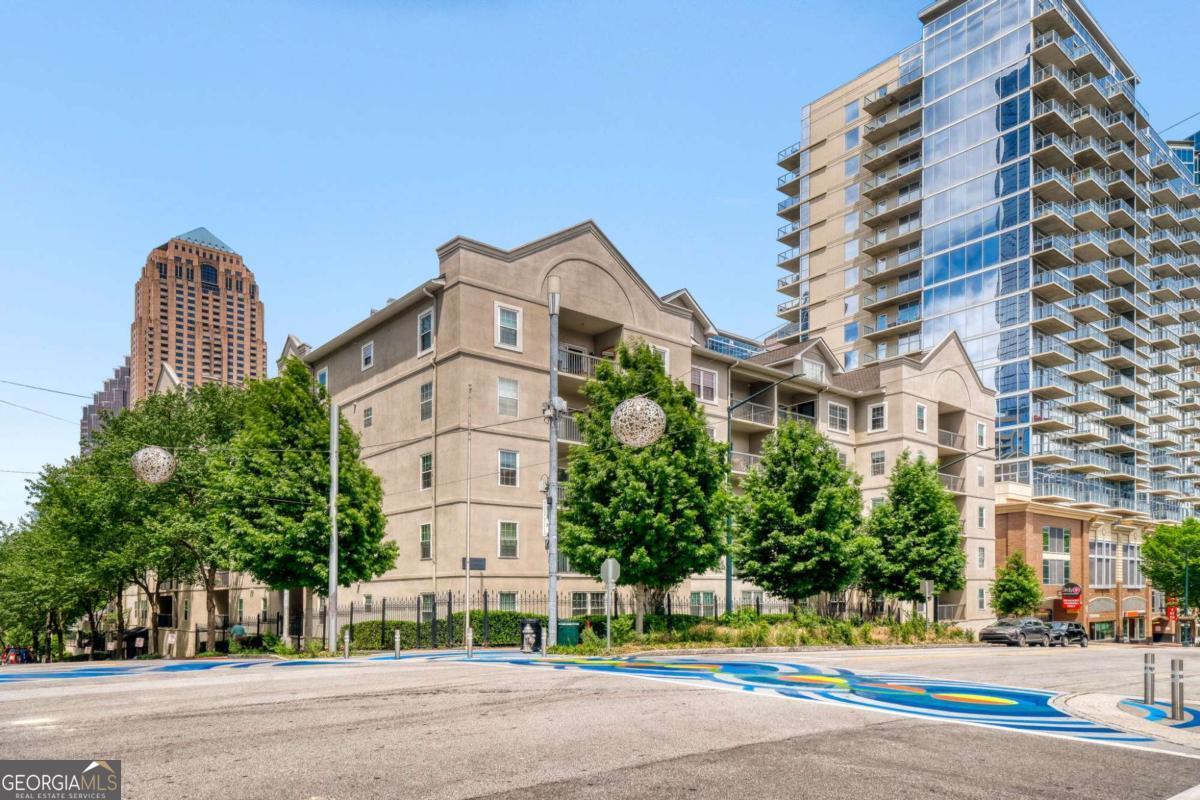 1075 Peachtree WALK NE A301