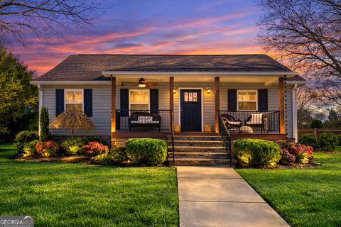 Photo of 15 Taylor Street, Summerville, GA 30747 (MLS # 10717551)