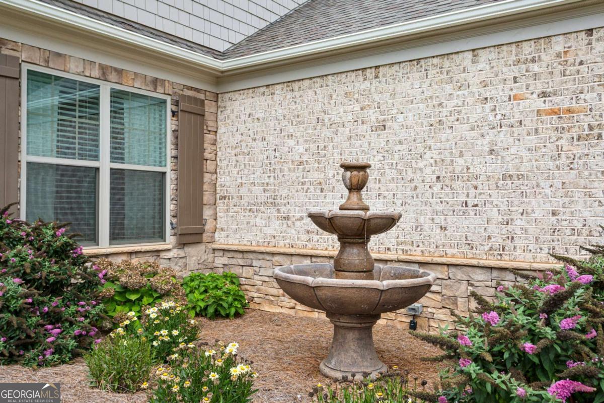 438 Southland CIR