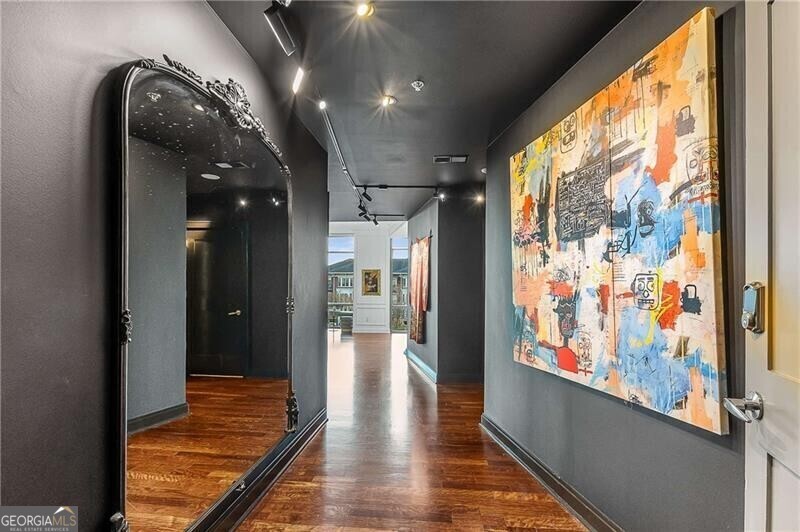 905 Juniper ST NE 705