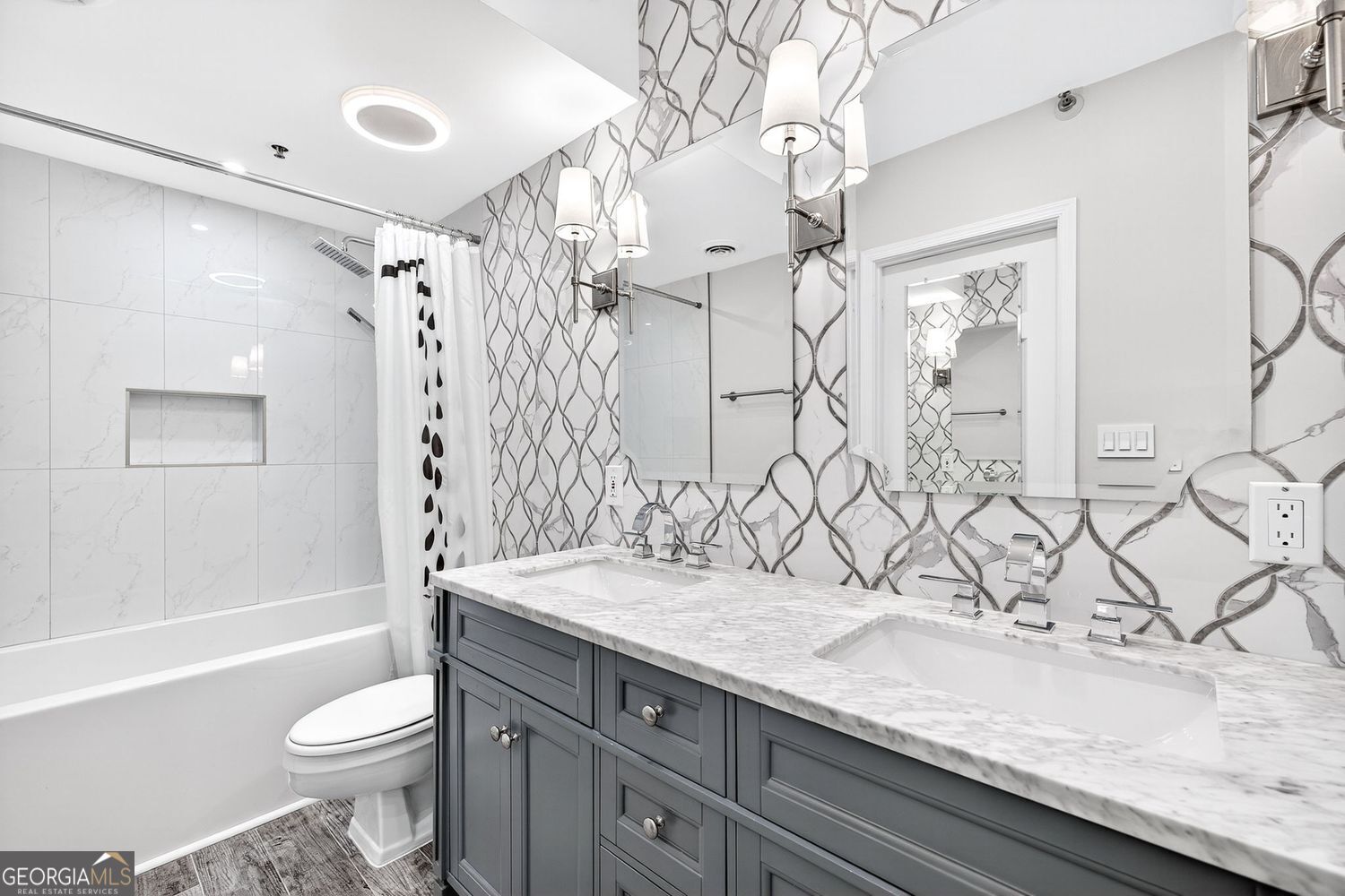 Atlanta, Georgia 30309, United States, 2 Bedrooms Bedrooms, ,2 BathroomsBathrooms,Residential,Active,225121