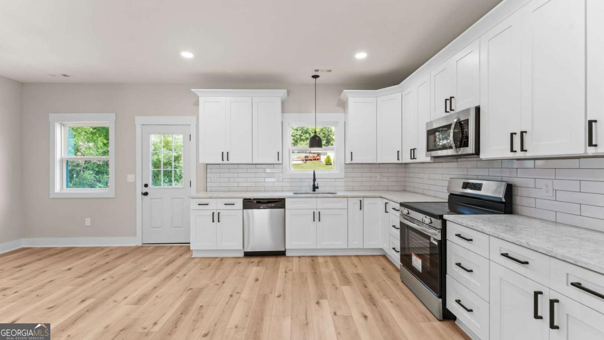 297 Wilshire RD NE