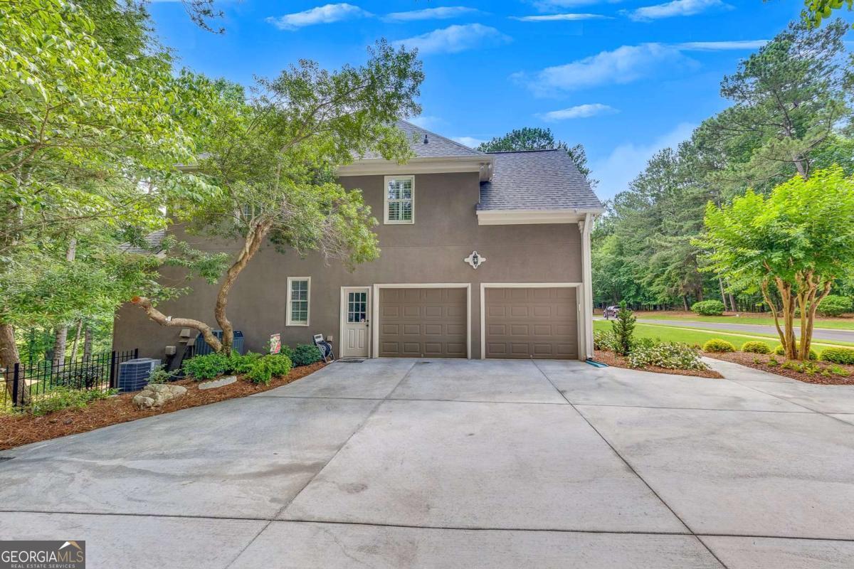 407 Amber LN