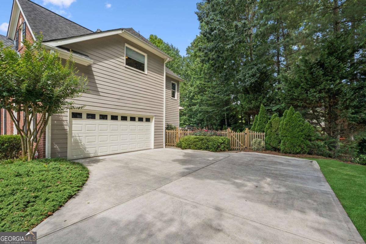 1031 Lansmoore WAY