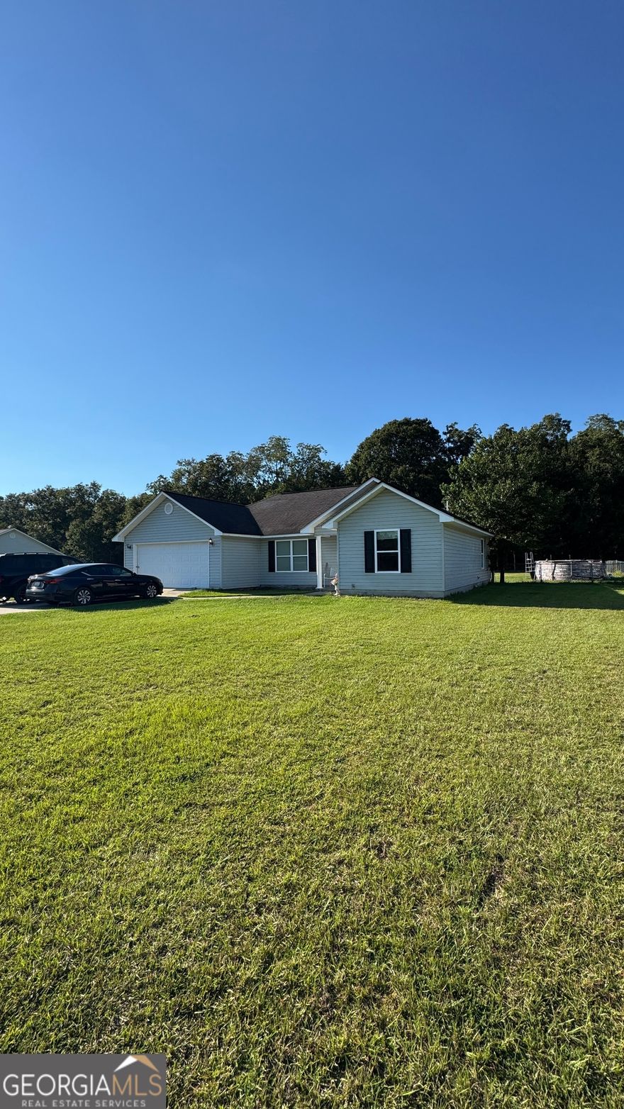 Welcome to 512 Antietam Rd!  This charming 3-bedroom, 2-bath home is perfect for a new or growing family. The split floor plan offers a private master suite, set apart from the additional bedrooms for added comfort. A spacious laundry room, two-car garage, and fenced backyard provide everyday convenience and plenty of room for outdoor enjoyment. Located in a desirable area, this home combines comfort, function, and a great location.
