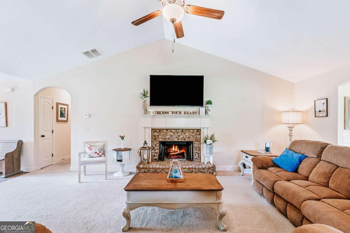 296 Highlands DR