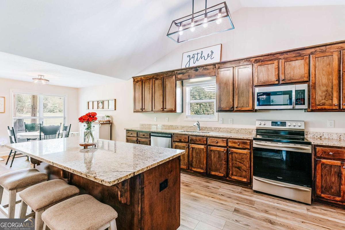 296 Highlands DR