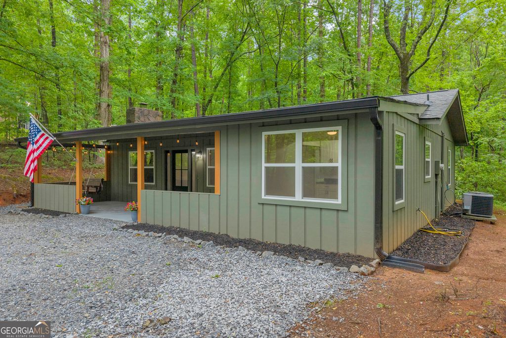 Photo of 314 Skyview Circle, Clarkesville, GA 30523 (MLS # 10776310)
