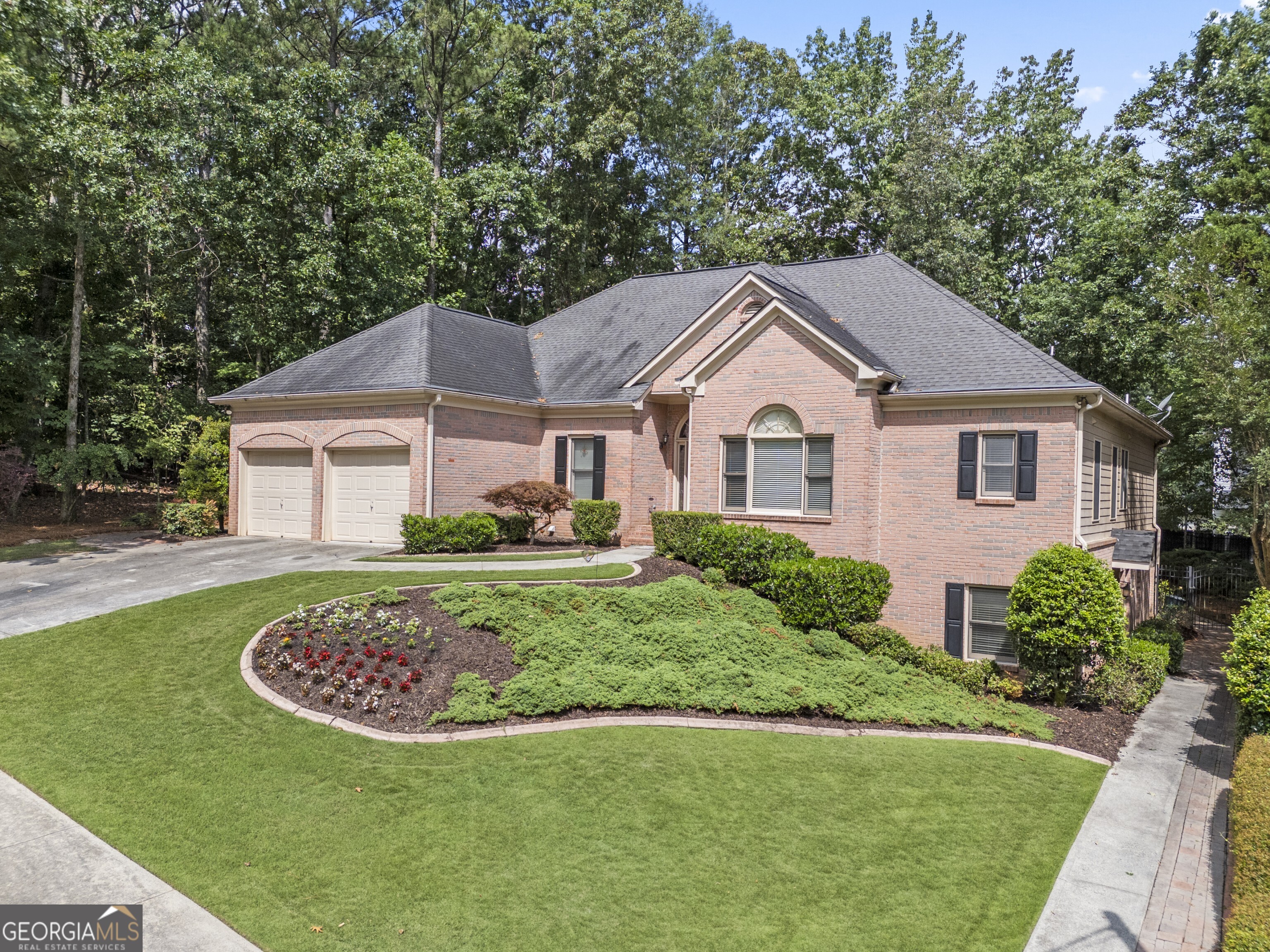 569 Fairway DR