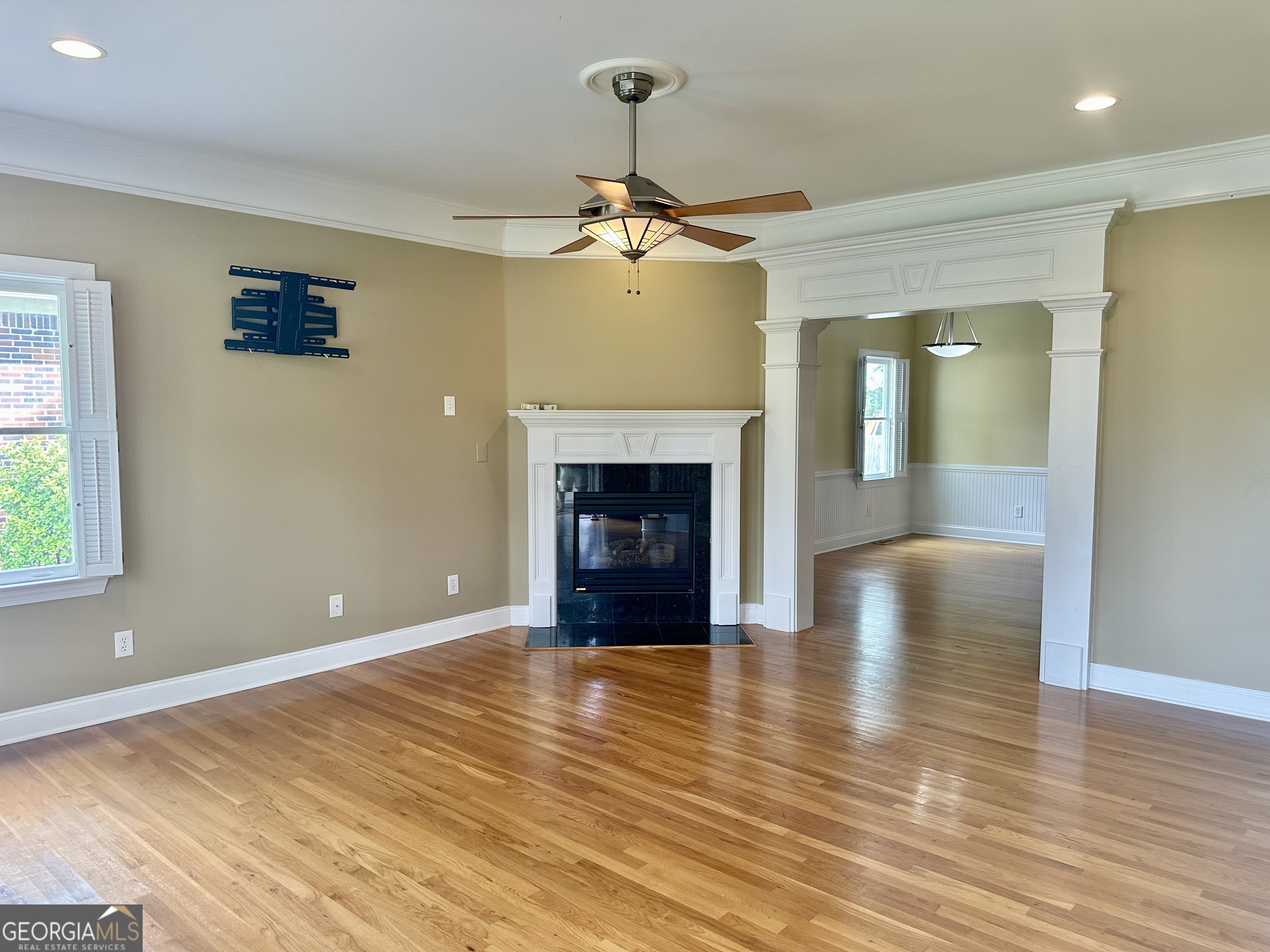 1594 Hardin AVE
