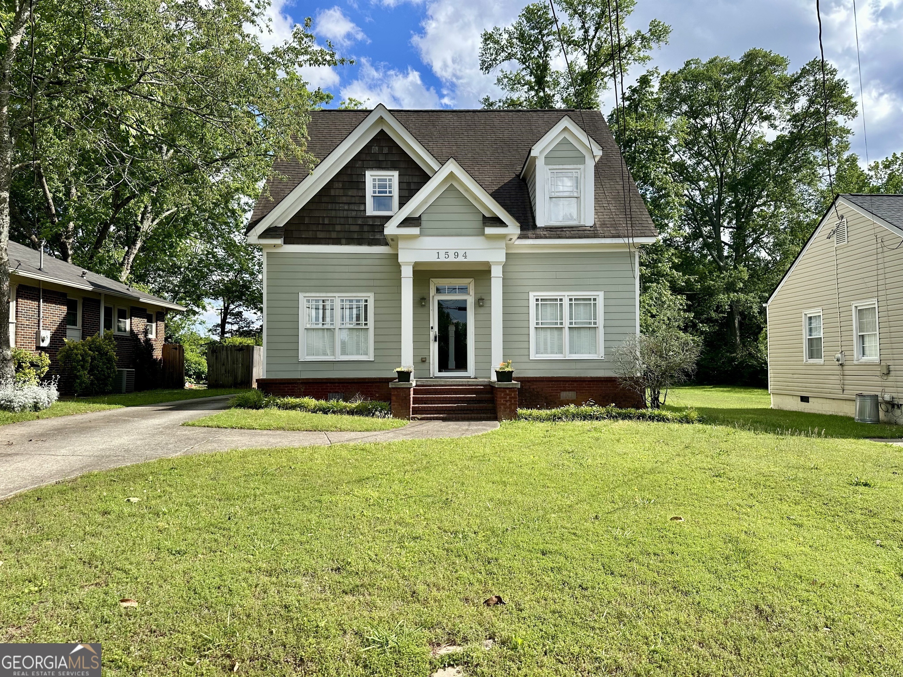 1594 Hardin AVE