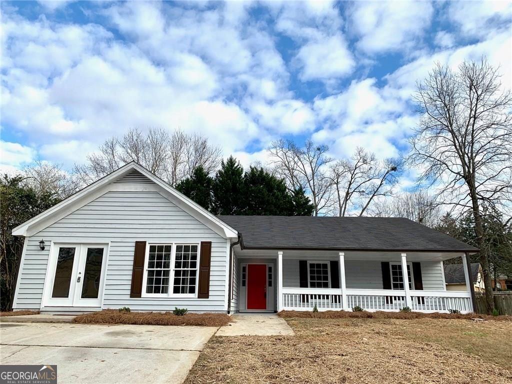 WOW! GORGEOUS FULLY RENOVATED GEM IN VERY QUIET NEIGHBORHOOD *NO EXPENSE SPARED IN MAKING THIS THE ABSOLUTE MODEL HOME *NEW PAINT *ALL NEW FLOORING THROUGHOUT *NEW KITCHEN WITH ALL NEW CABINETS, QUARTZ COUNTERTOPS, & HIGH END APPLIANCES *ALL BATHROOMS WITH NEW TOILETS & NEW VANITIES WITH QUARTZ TOPS *ALL NEW UPGRADED LIGHT FIXTURES *VERY HIGH END FINISHES *ALL NEW WINDOWS *NEW HVAC SYSTEM *NEW HOT WATER HEATER *PRIVATE BACKYARD PROPERTY COMES WITH ALL APPLIANCES YOU COULD NEED TO START YOUR LIFE! MUST SEE, MUST BUY!