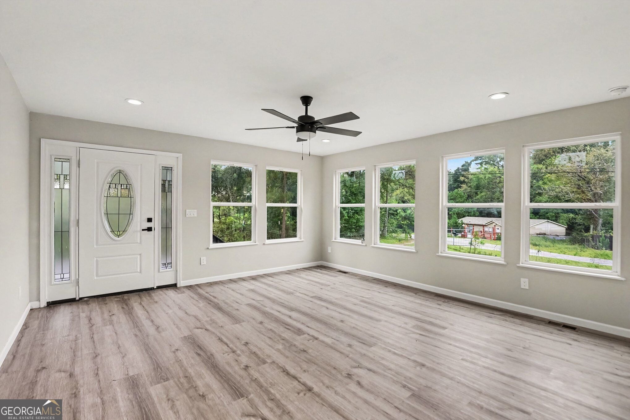 219 Lake CIR