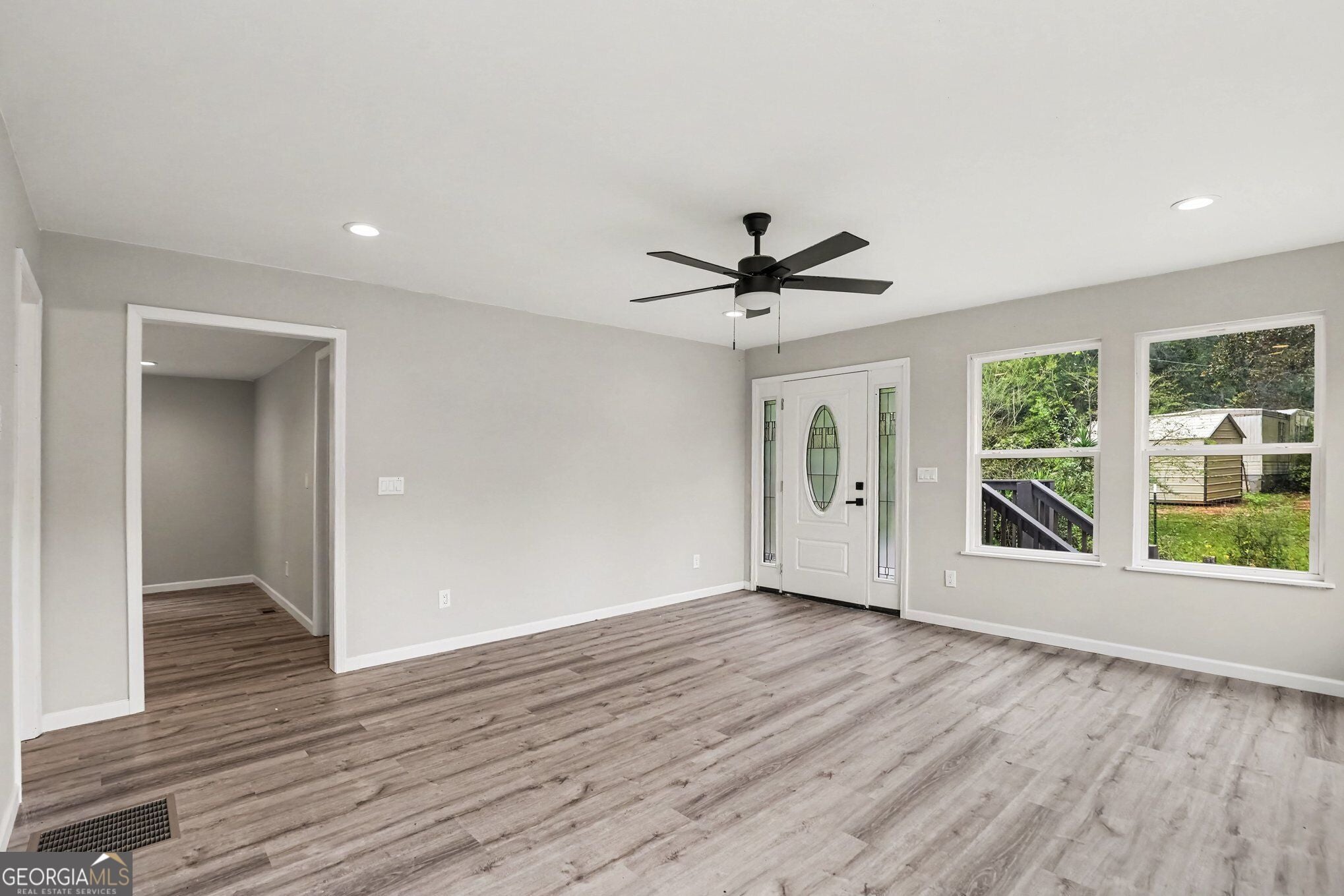 219 Lake CIR