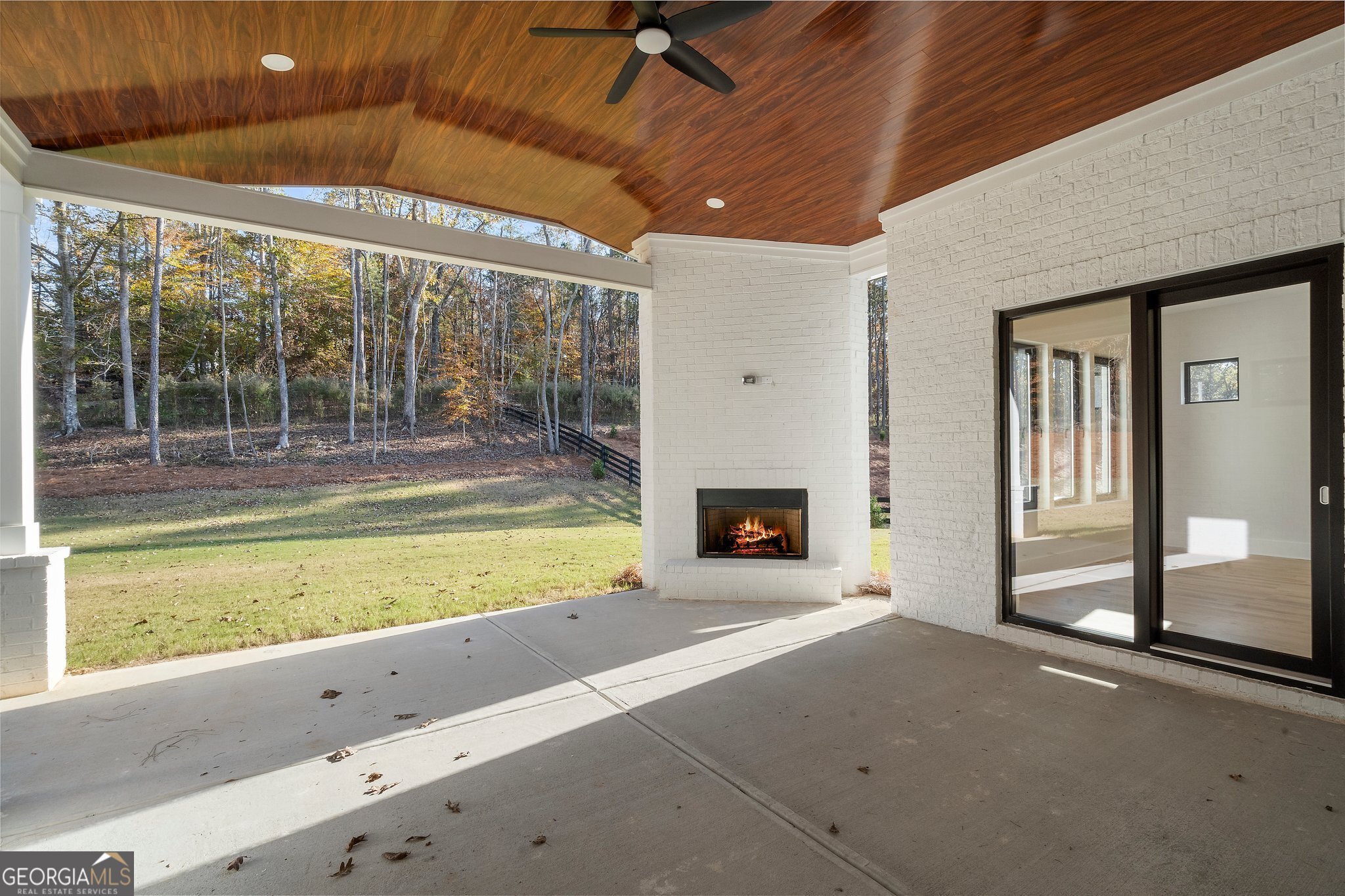 1676 Thomas DR