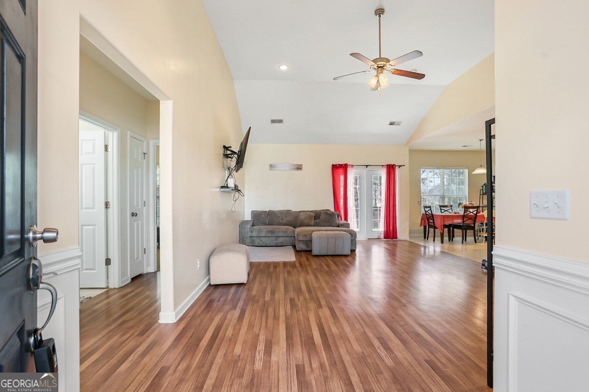 158 Willow Point CIR