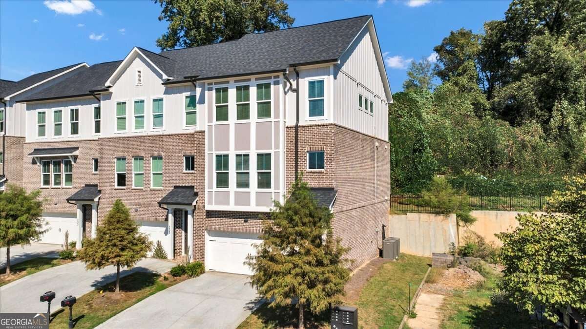237 W Marietta ST