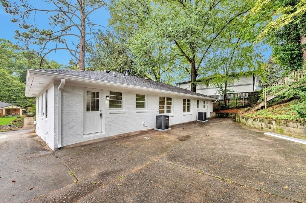 Photo of 551 Wimbledon Road #B, Atlanta, GA 30324 (MLS # 10675050)