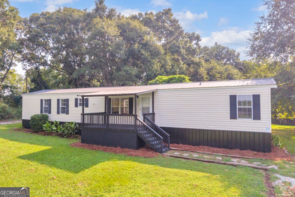 Photo of 5724 Highway 82 SPUR, Commerce, GA 30529 (MLS # 10815695)