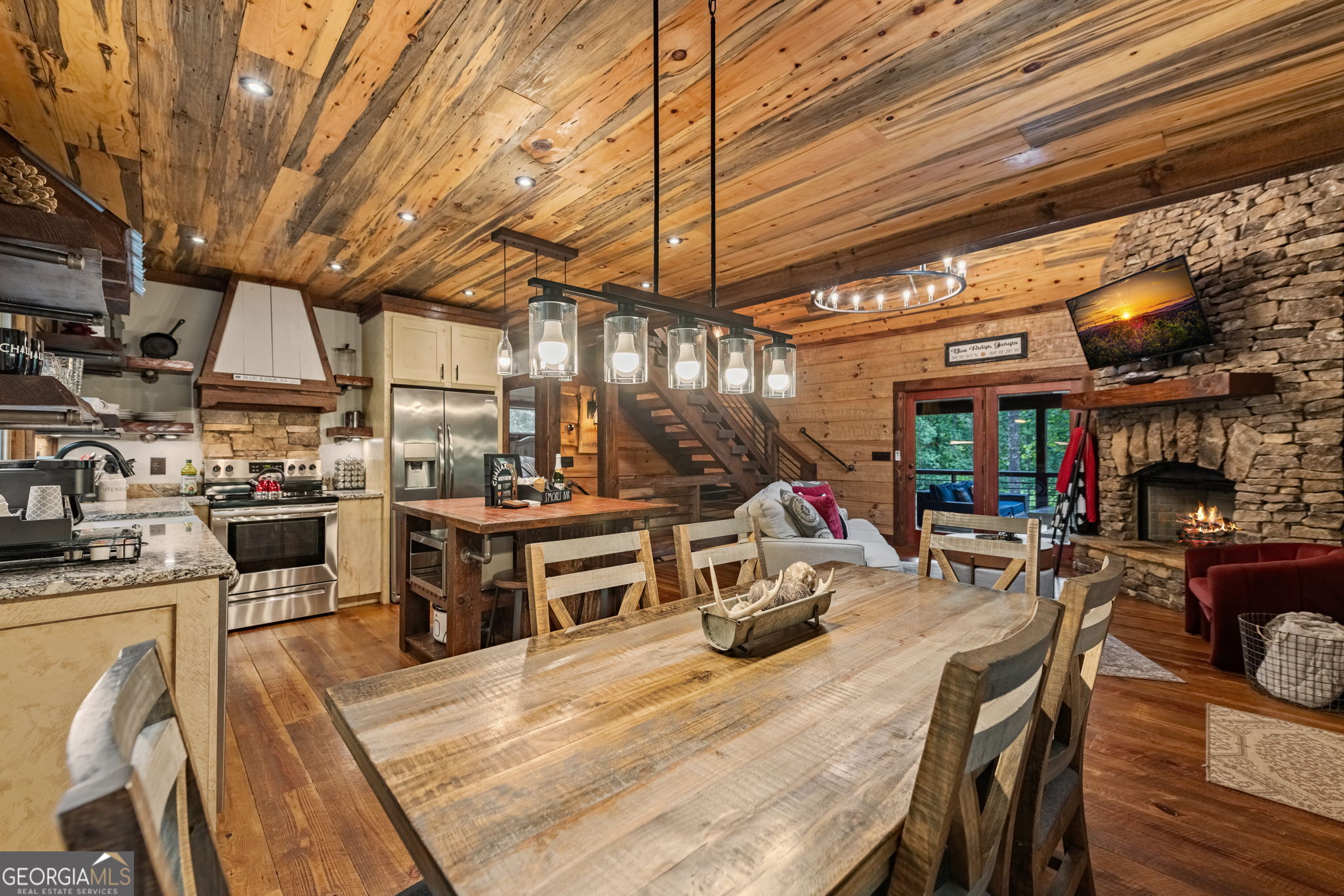 215 Twin Creeks RD