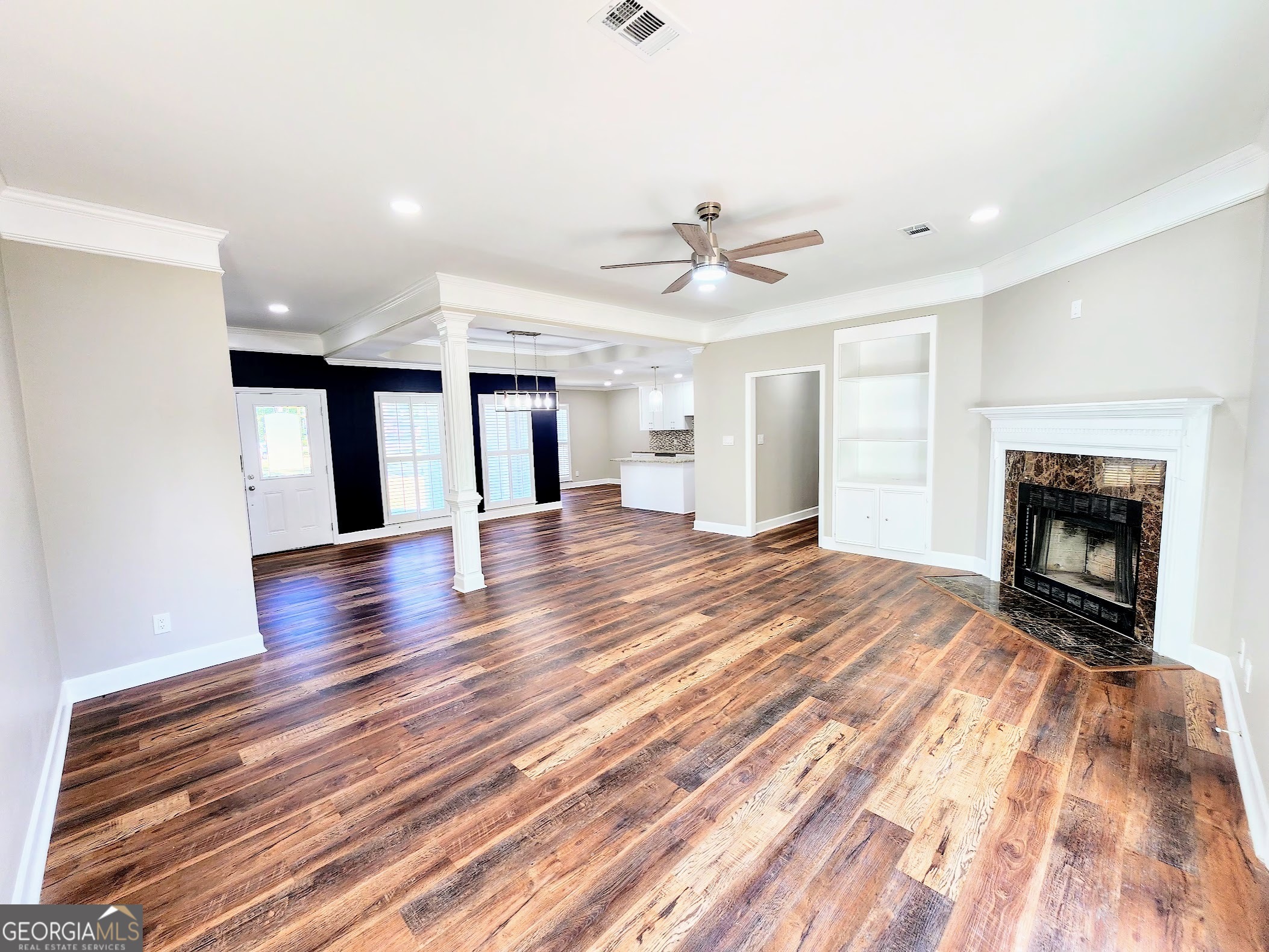 2813 W Doublegate DR